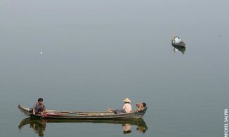 Pêcheurs sur le lac Taungthaman à Amarapura au Myanmar,